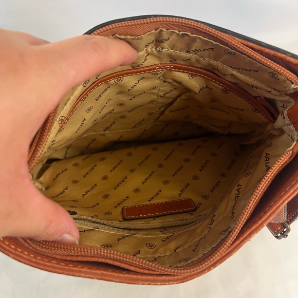 Ariat Lorelei Crossbody - Picture 8 of 8